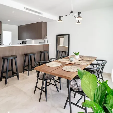Gg- Modern Townhouse, Families & Couples Only Holiday home