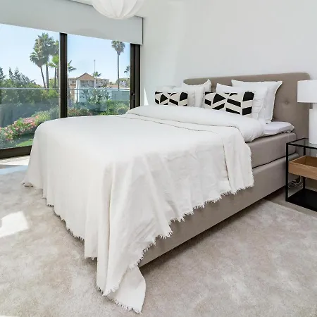 Gg- Modern Townhouse, Families & Couples Only * Marbella